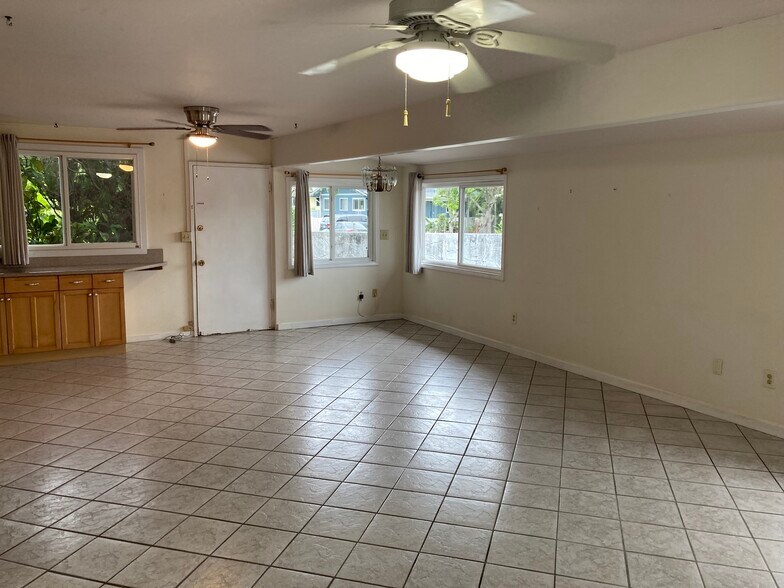 Building Photo - 675 Kihapai St