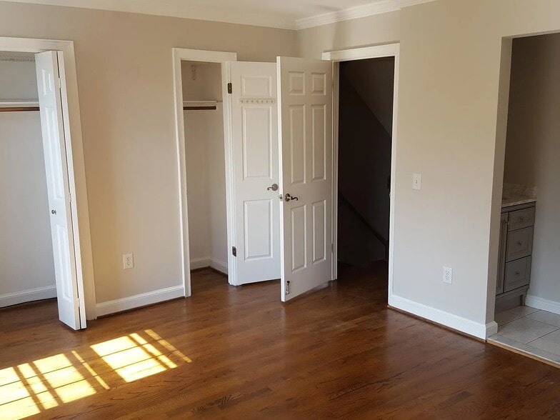 Master Bedroom - 104 Shooters Ct