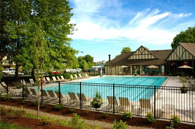 Building Photo - Just Listed!! 2 Bedroom, 2.5 Bathroom Townhouse in Arbor Villebois!