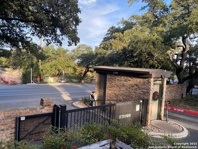 Building Photo - 11815 Vance Jackson Rd