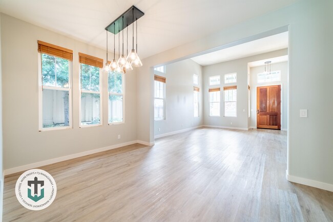 Building Photo - 15804 Caminito Cantaras