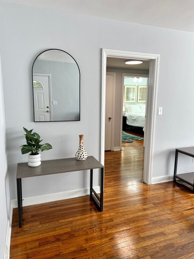 Building Photo - 4 BR 3 BATH ON WESTRIDGE!