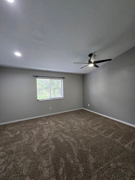 Building Photo - 287 E Rockingham Ct