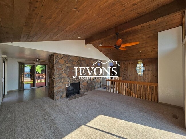Building Photo - Lovely 3-bedroom home with fully equipped ...