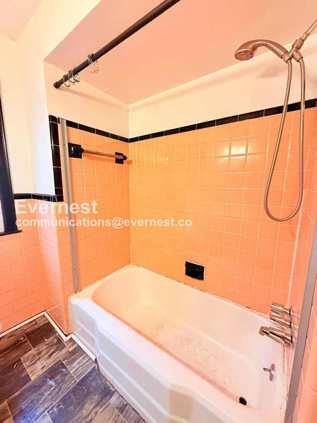 Building Photo - 25337 Ivanhoe Ave