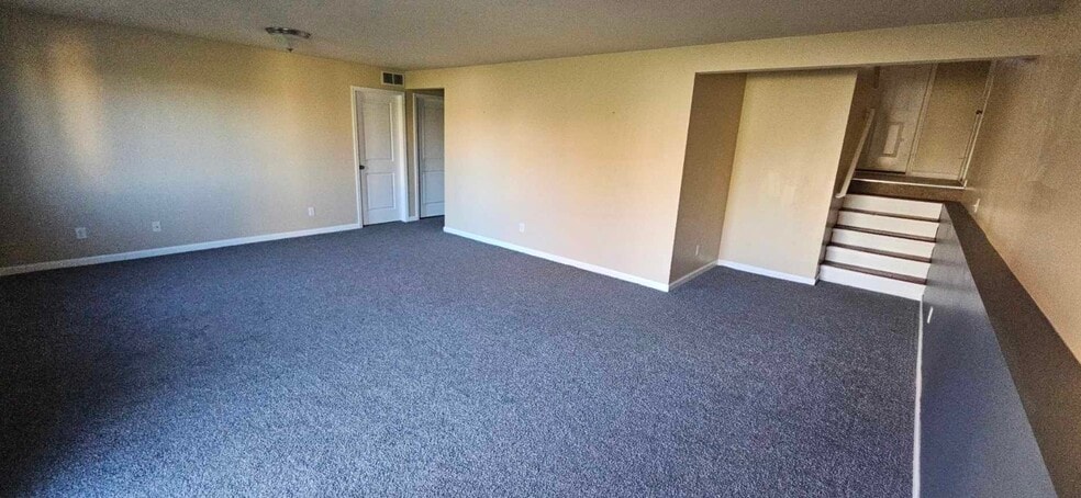 Building Photo - 6271 Greenview Dr