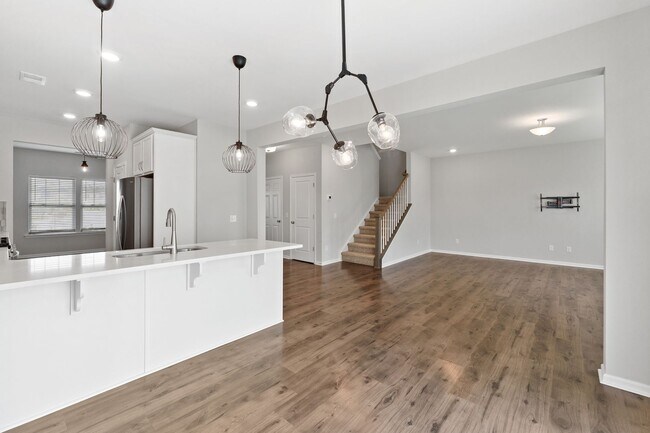 Building Photo - Easy Living in North Creek Village!