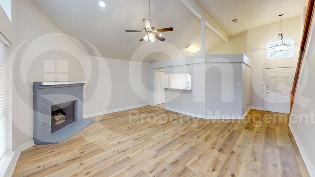 Building Photo - 804 Squire Ct