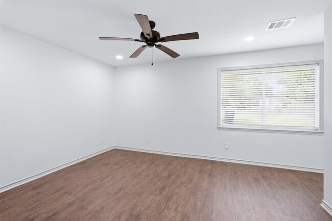 Building Photo - 32242 Sky Lakes Dr