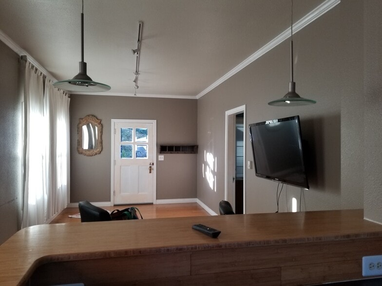 Main room - 1318 N C St