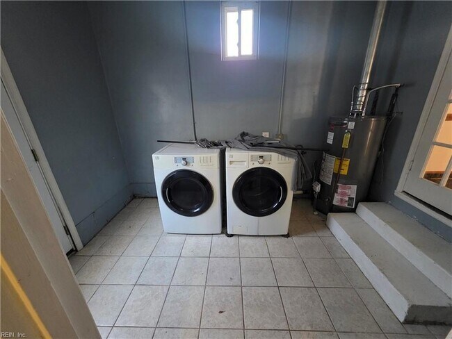 Building Photo - 618 Beach View St