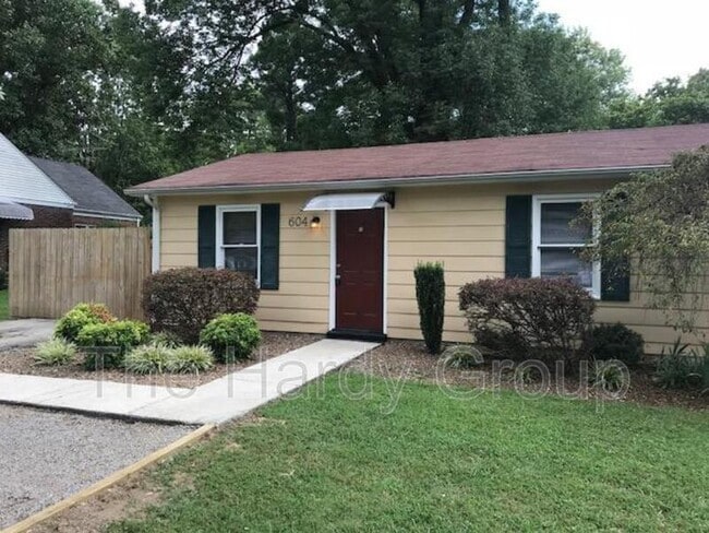 Building Photo - 604 Cedar Crest Dr