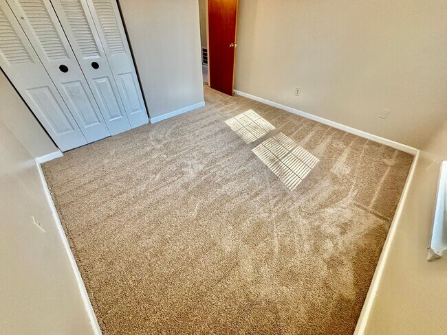 Building Photo - Two bedroom with new carpet! 1/2 off Dec!