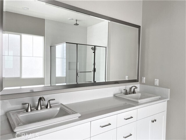 Building Photo - 116 Scale