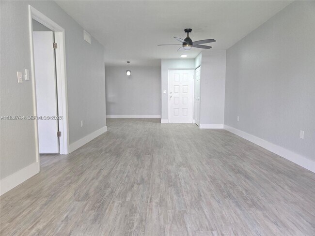 Building Photo - 2831 N Oakland Forest Dr