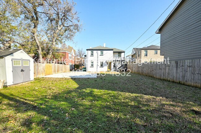Building Photo - N Gatewood Ave Duplex