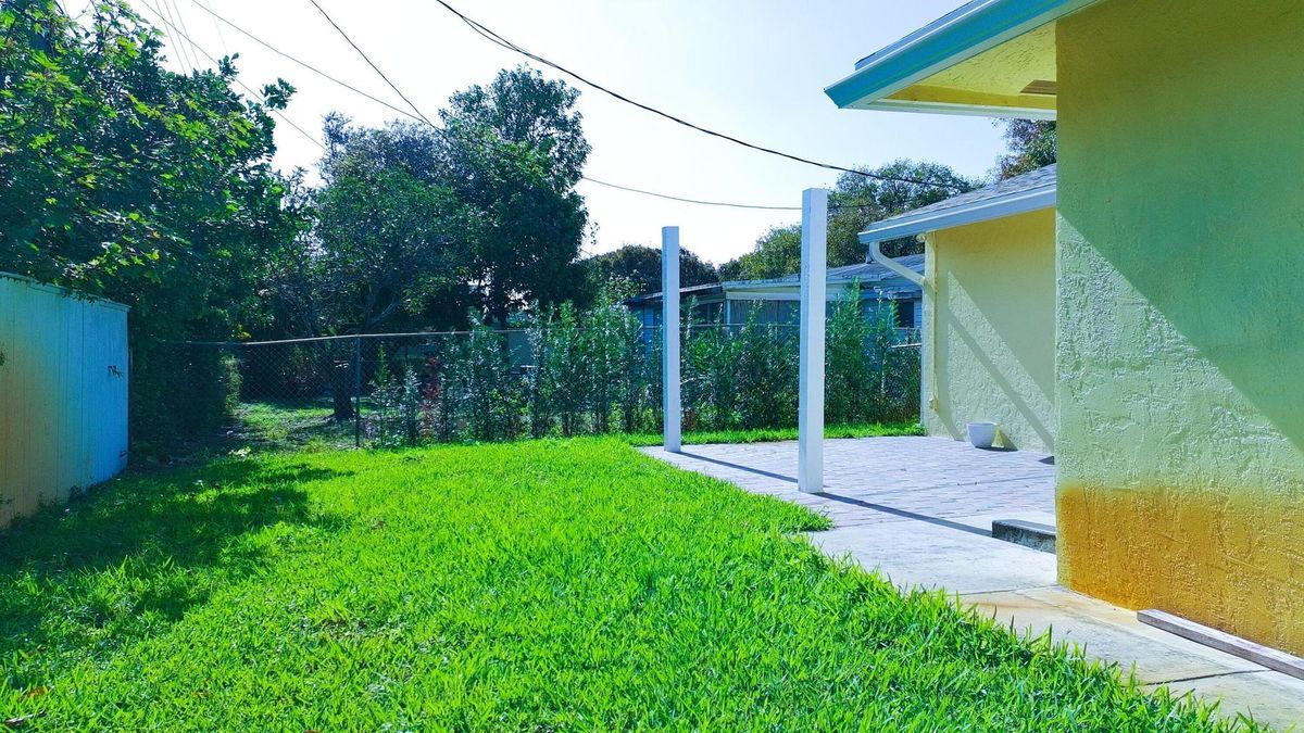 Building Photo - 324 S Chillingworth Dr