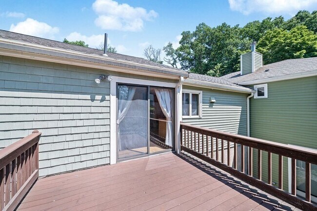 Building Photo - 11 Suban Pl