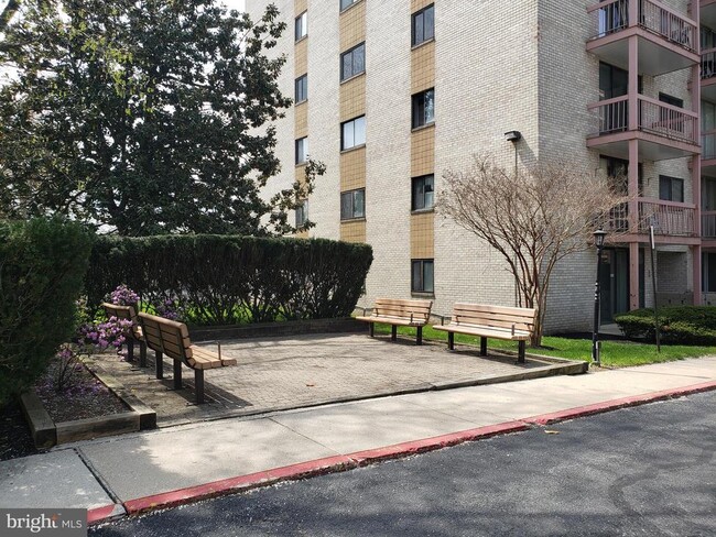 Building Photo - 130 Slade Ave