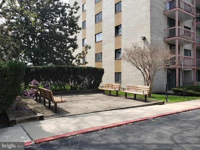 Primary Photo - 130 Slade Ave