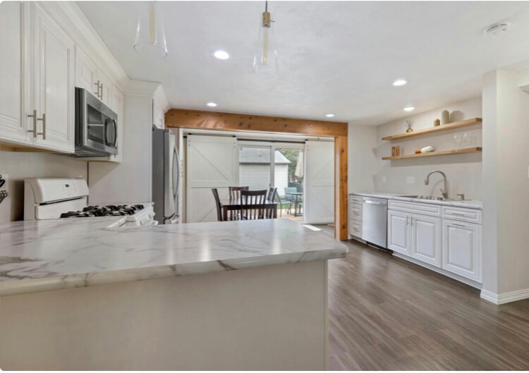 Building Photo - 141 S 75th St