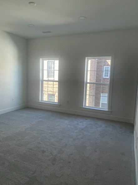 Building Photo - 305 Frederick Wy