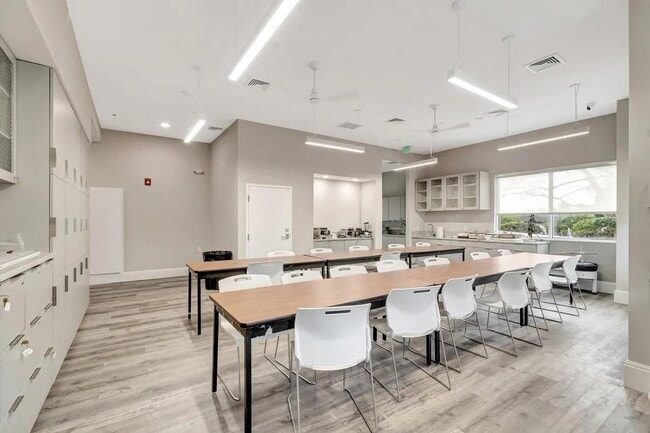 Building Photo - 7893 Stanza St