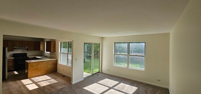 Building Photo - 1 Acorn Ln