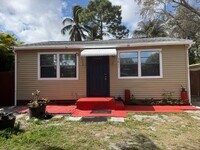 Building Photo - 2/1 Florida charm home in the heart of Palm Springs!