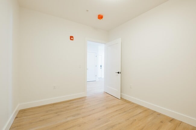 Building Photo - 67 Summer Ave