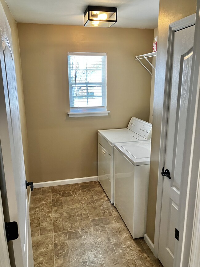 Building Photo - 405 Summer Fair Ct