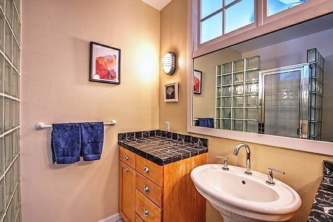 Building Photo - Walk to Pearl Street - Beautiful 1 Bedroom...