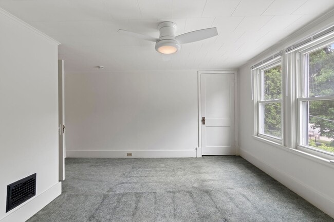 Building Photo - AVAILABLE NOW! Don't miss this amazing 3-bedroom with a RIVERFRONT view in Brackenridge!