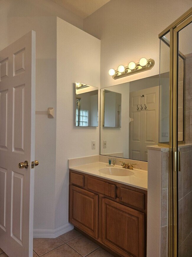 Building Photo - 4 BEDROOM 3 FULL BATH HOME WITH A SCREENED IN POOL IN THE BEAUTIFUL PALM COAST