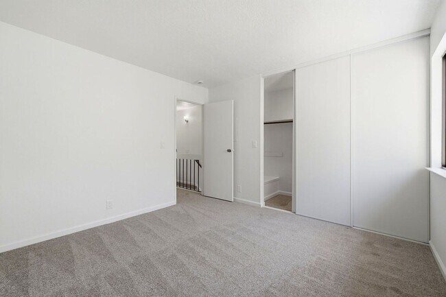 Building Photo - Beautiful Spacious 2-bedroom 1.5-Bath Townhome in Martinez!