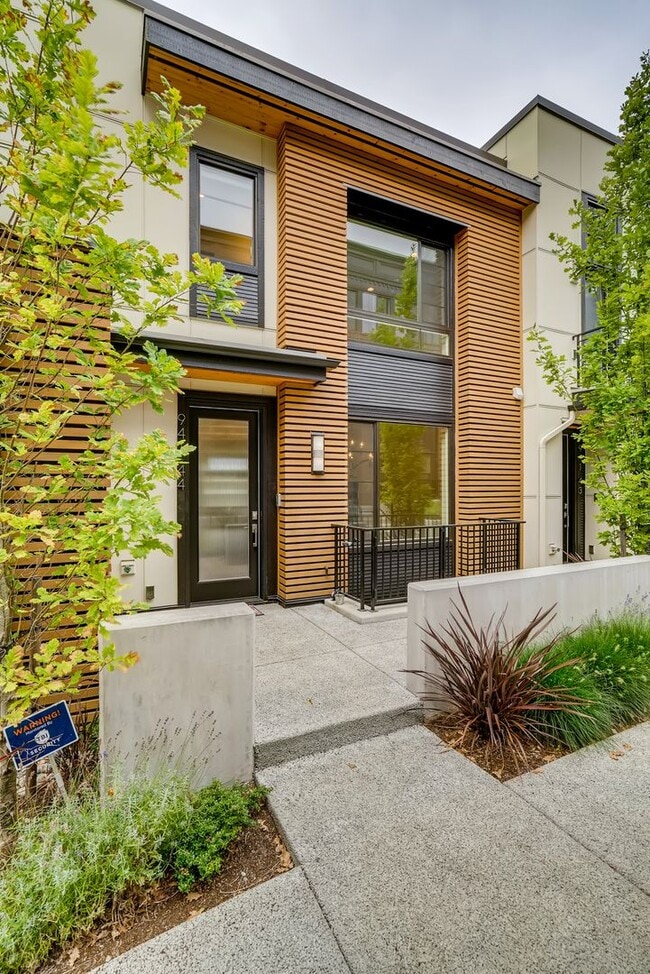 Primary Photo - Queen Anne Townhome ~ McGraw Square