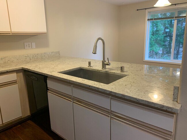 Building Photo - 3 Bed, 2 Bath Remodeled Cordata Condo