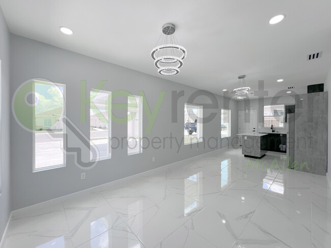 Building Photo - 913 N Woodson Ave