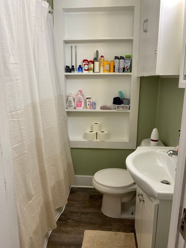 Building Photo - 2BR 1BA with carport