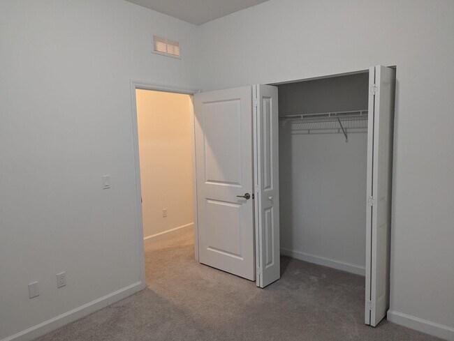 Building Photo - 4588 Hollister Ave