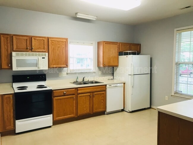 Building Photo - 1903 Elmsmere Ave