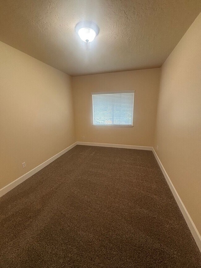 Building Photo - 6740 N Spurwing Loop