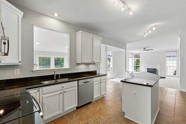 Building Photo - 2513 Holly Springs Ct