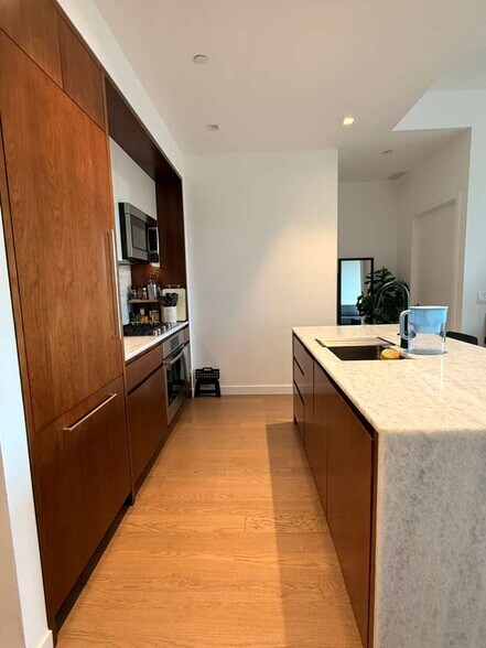 Building Photo - 75 Park Ln S