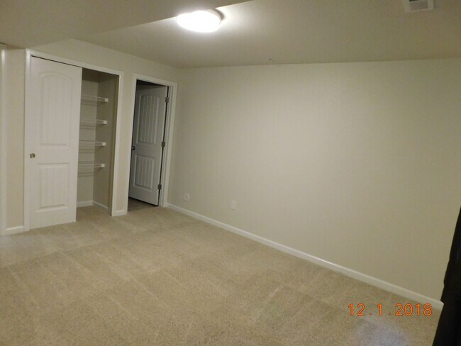 Building Photo - Modern Comfort in Lincoln Commons Communit...