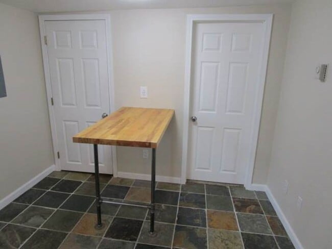 Building Photo - 2 Bedroom, 1 Bathroom Tacoma Home