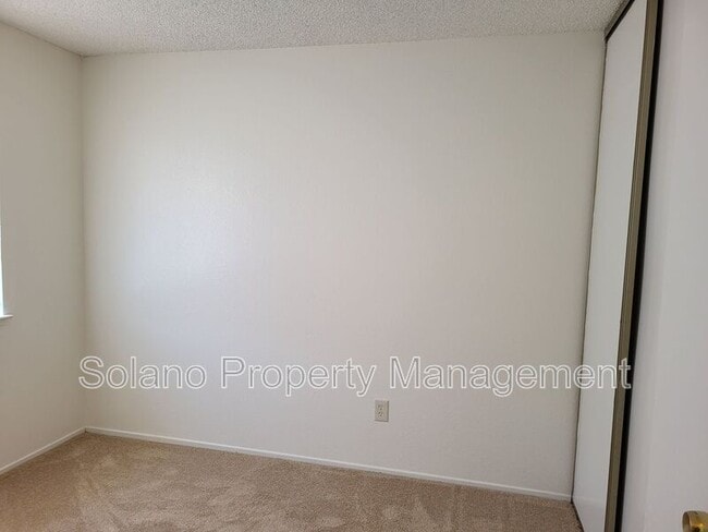 Building Photo - 1801 Rhine Ct