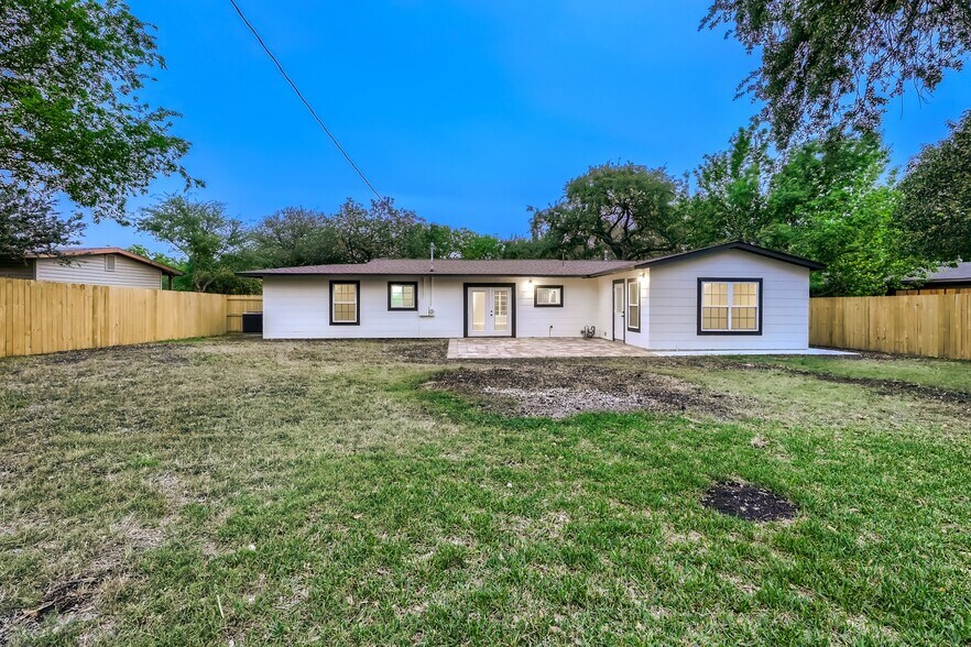 fenced yard - 225 Seford Dr