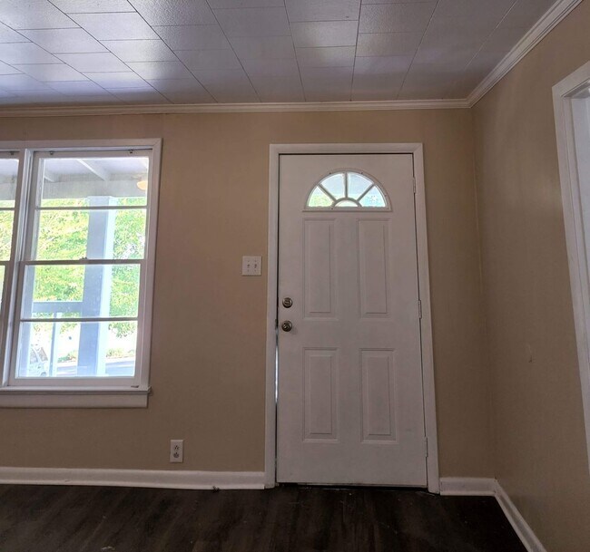 Building Photo - BELOW MARKET RENT!