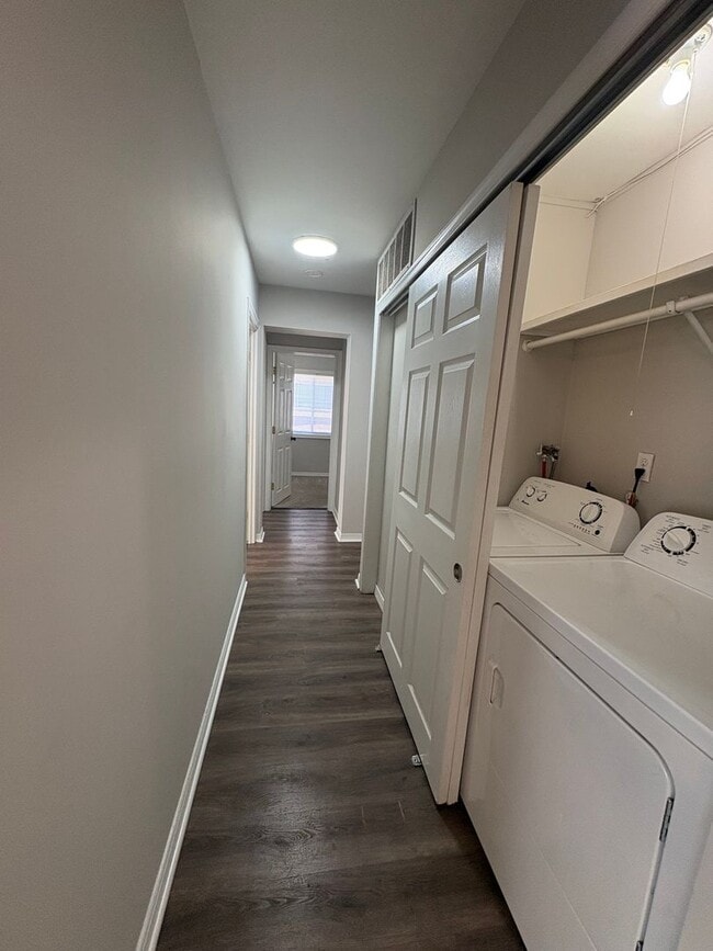 Building Photo - Summit Street Duplexes